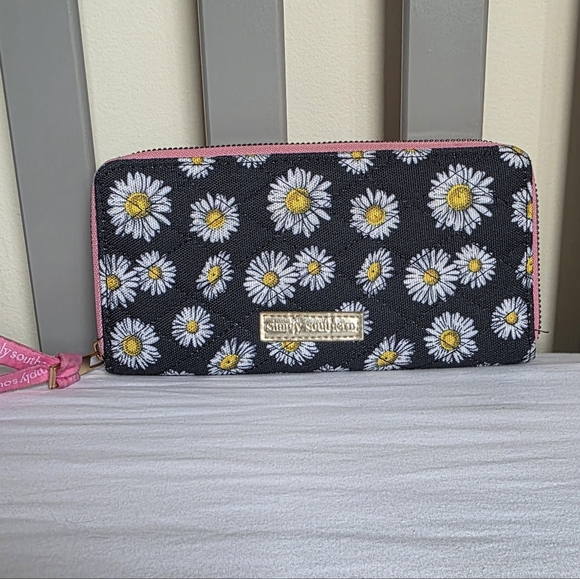 Simply Southern Handbags - Simply Southern Black Daisy Print Zip Around Wristlet Wallet